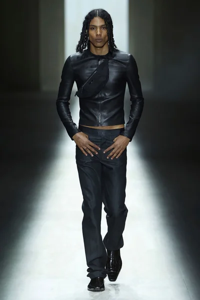 Look 16